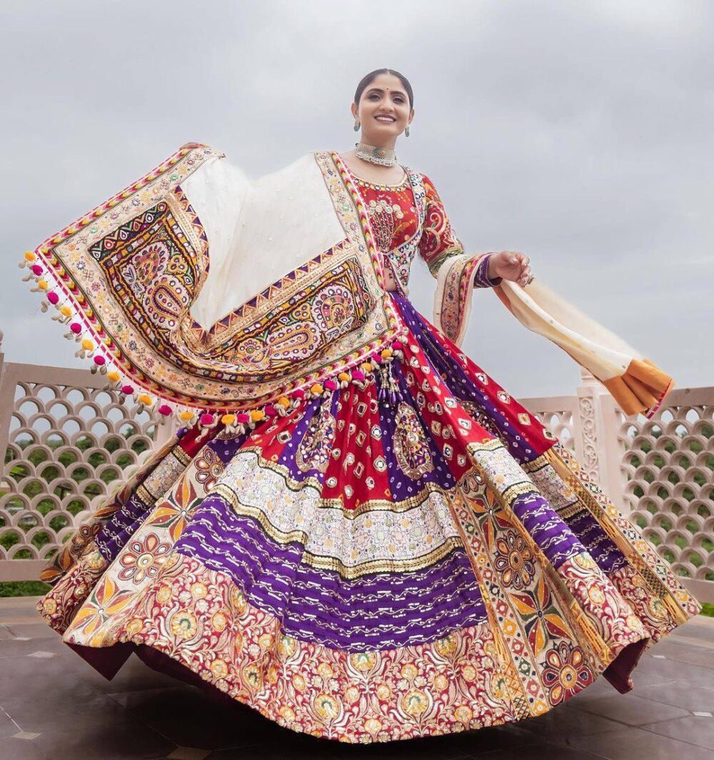White Traditional Embroidered Chaniya Choli Set with Turquoise Dupatta - Image 7