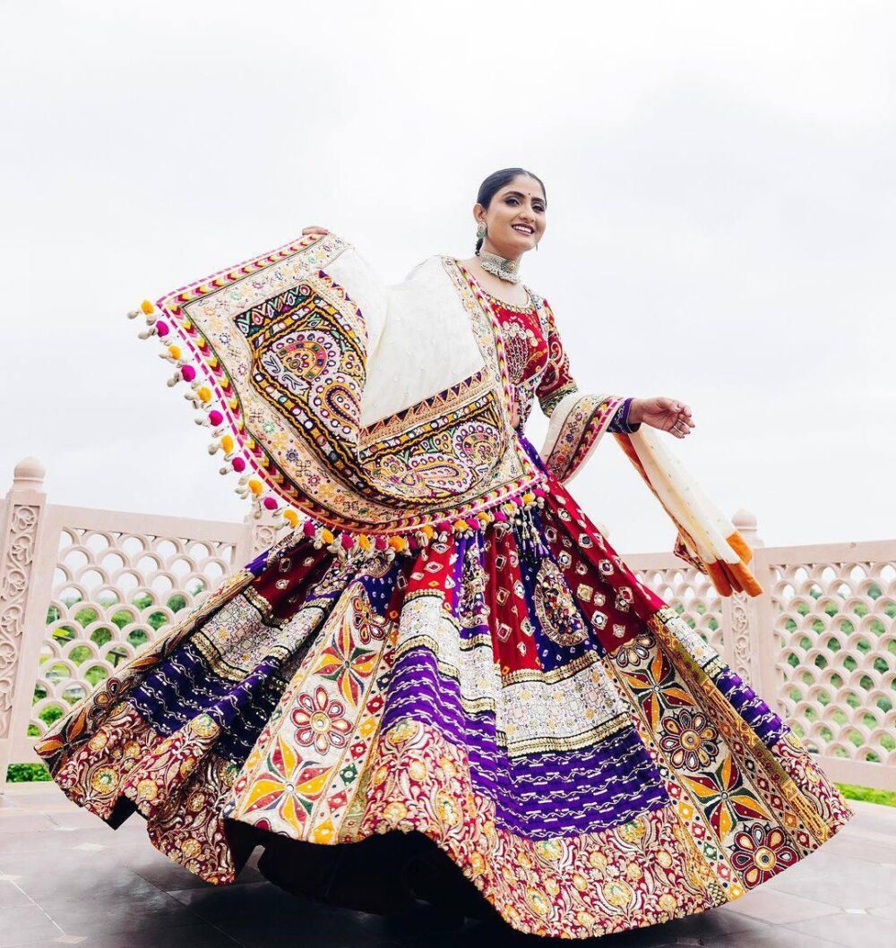 White Traditional Embroidered Chaniya Choli Set with Turquoise Dupatta - Image 6
