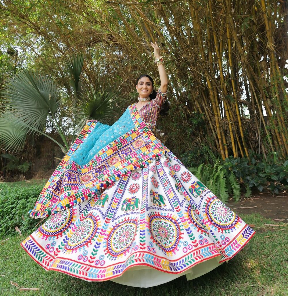 White Traditional Embroidered Chaniya Choli Set with Turquoise Dupatta - Image 4