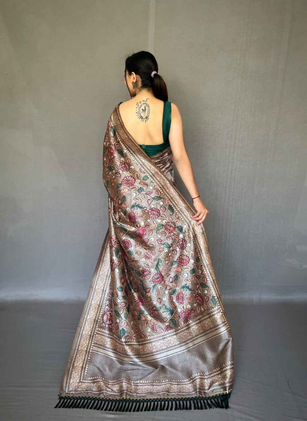 Antique Gold Banarasi Silk Saree with Traditional Zari Weave - Image 3