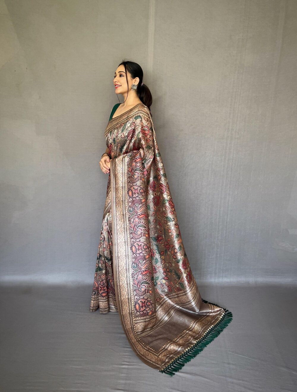 Antique Gold Banarasi Silk Saree with Traditional Zari Weave - Image 2